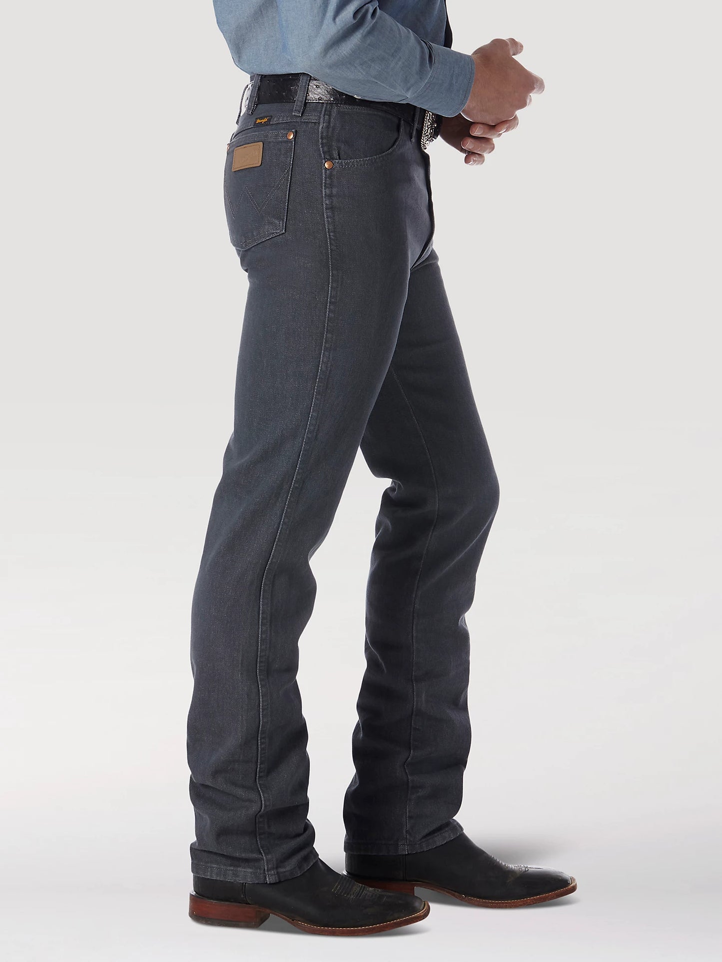 WRANGLER® COWBOY CUT® JEANS DE AJUSTE AJUSTADO EN GRIS ANTRACITA