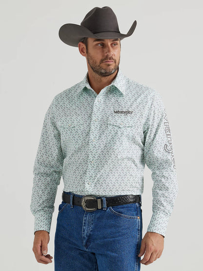 MEN'S WRANGLER® LOGO LONG SLEEVE WESTERN SNAP SHIRT IN AQUA PRINT