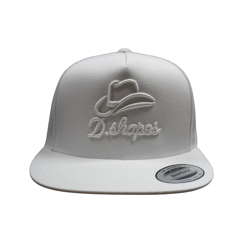 Gorra de camionero en blanco y negro con diseño de D. Shapes